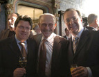 … genauso wie Innensenator Willi Lemke (Mitte) und Wirtschaftssenator Ralf Nagel (rechts), links: Dr. Hubertus Hess-Grunewald (Vizepräsident Werder Bremen) …